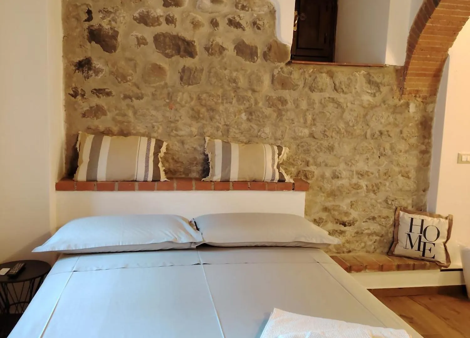 Claudia'S Home La Suite Pescia 0*,